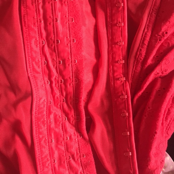 Red corset - Picture 3 of 3